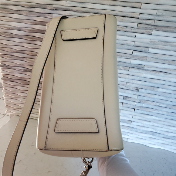 Givenchy Antigona Small Cream Leather Bag - Picture 6 of 11